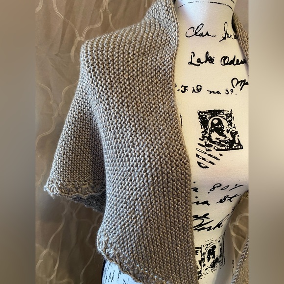 Vintage Hand-Knit Light Brown Triangle Shaped Prayer Shawl - Picture 5 of 10